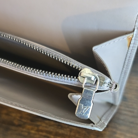 LV Epi Sarah Wallet - Picture 15 of 15